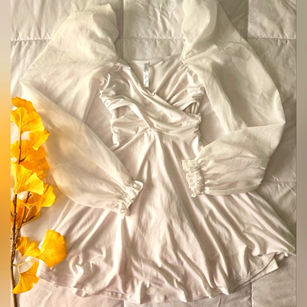 Elegant White Dress With Wrap Around Waist Just Above The Knee Length Size XS